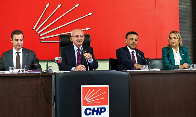 Kılçdaroğlu, CHP İstanbul İl Başkanı Özgür Çelik'i, İstanbul İlçe Başkanları ve İl Yönetim Kurulu Üyelerini kabul etti