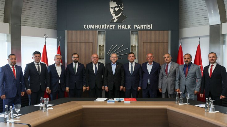 Kılıçdaroğlu, Antalya İl Başkanı Nuri Cengiz ve Antalya İlçe Başkanlarını Kabul Etti