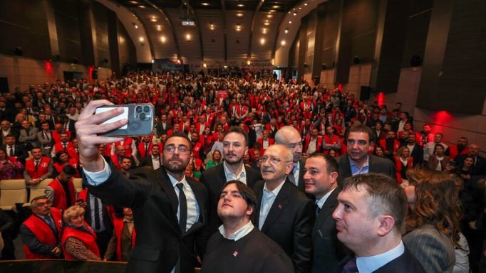 Kılıçdaroğlu, CHP Genel Merkezinde Kılıçdaroğlu Gönüllüleri’yle buluştu