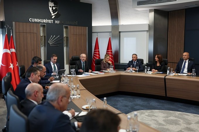 Kılıçdaroğlu, CHP Milletvekillerini CHP Genel Merkezinde kabul ediyor