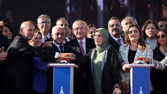 Kılıçdaroğlu, İzmir'de Orhan Kemal İlkokulu'nun temel atma törenine katıldı Kılıçdaroğlu, İzmir'de Orhan Kemal İlkokulu'nun temel atma törenine katıldı