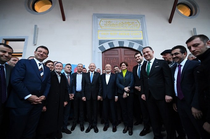 Kılıçdaroğlu, Kadir gecesinde Beylikdüzü'nde Hacı Naif Akkuş Camii açılışına katıldı Kılıçdaroğlu, Kadir gecesinde Beylikdüzü'nde Hacı Naif Akkuş Camii açılışına katıldı