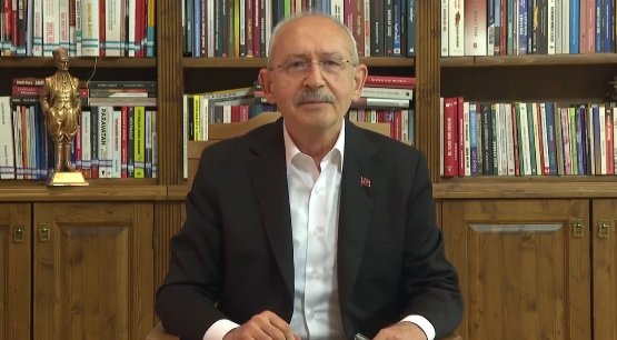 Kılıçdaroğlu; 'Para var emekli kardeşim para var. Sana gelince 'yok' diyorlar, seçim sonrası ilk bayramda 15 bin TL bayram ikramiyesi ödeyeceğim' Kılıçdaroğlu; 'Para var emekli kardeşim para var. Sana gelince 'yok' diyorlar, seçim sonrası ilk bayramda 15 bin TL bayram ikramiyesi ödeyeceğim'