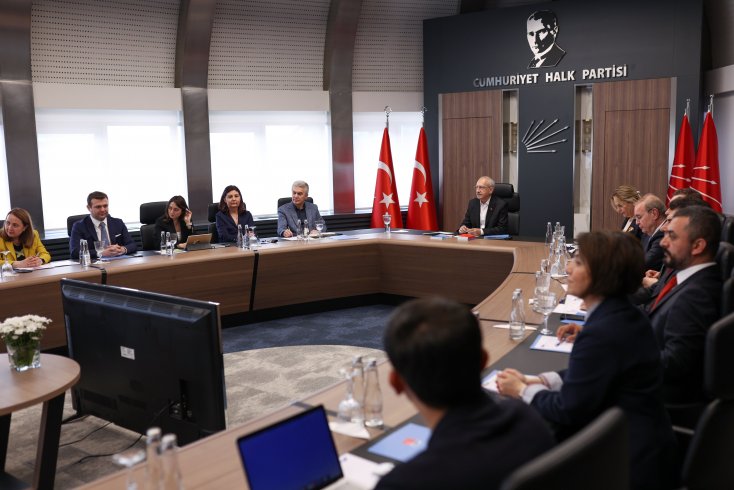 Kılıçdaroğlu, yeni MYK ile toplandı; 'Kongreler sürecinin bugün başlatılmasına ve Mevzuattaki asgari süreler dikkate alınarak hızla tamamlanmasına karar verildi' Kılıçdaroğlu, yeni MYK ile toplandı; 'Kongreler sürecinin bugün başlatılmasına ve Mevzuattaki asgari süreler dikkate alınarak hızla tamamlanmasına karar verildi'
