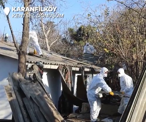 Kiptaş Genel Müdürü Ali Kurt; Beşiktaş Karanfilköy'de tahliye edildikten sonra çevreye duyarlı asbest sökümü yapılan yapıların yıkımına devam ediliyor'