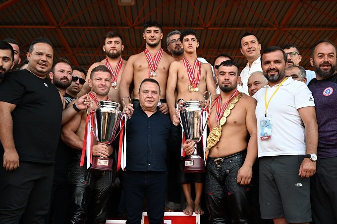 Kırkpınar'da son 4 yılda 3 şampiyon Antalya Büyükşehir'den çıktı Kırkpınar'da son 4 yılda 3 şampiyon Antalya Büyükşehir'den çıktı