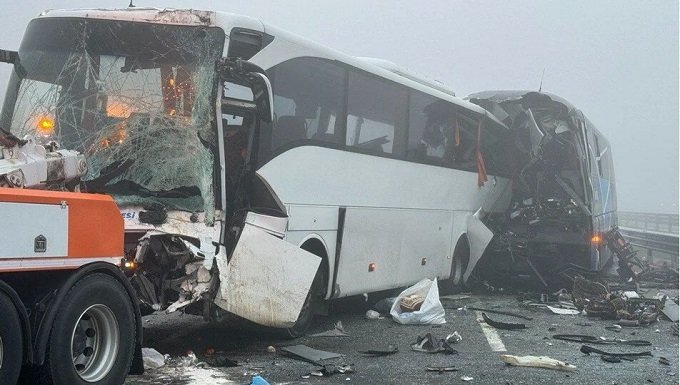 Kuzey Marmara Otoyolu'nda 10 kişinin öldüğü 59 kişinin de yaralandığı zincirleme kaza oldu