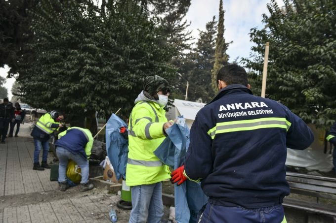 Mansur Yavaş; ekiplerimiz Hatay Merkez'de temizlik çalışmalarına başladı!