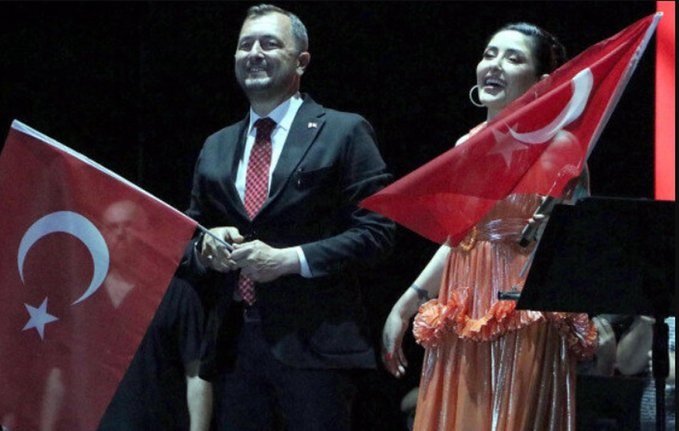 Melek Mosso konseriyle gündeme gelen AKP'li Süleymanpaşa Belediye Başkanı Cüneyt Yüksel istifa etti Melek Mosso konseriyle gündeme gelen AKP'li Süleymanpaşa Belediye Başkanı Cüneyt Yüksel istifa etti