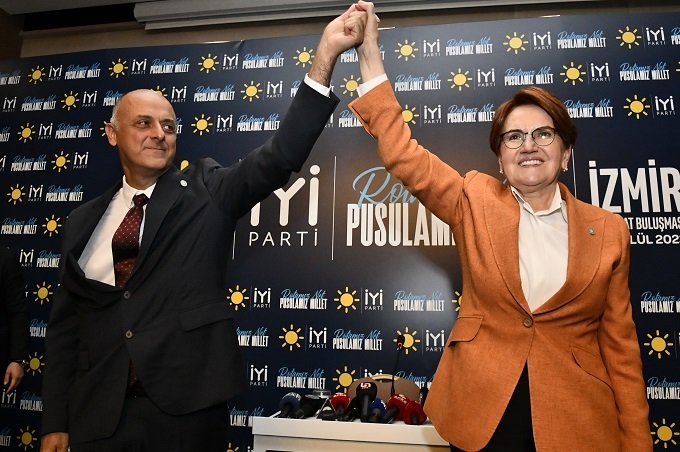 Meral Akşener, İzmir Büyükşehir adayı olarak Prof. Dr. Ümit Özlale'yi açıkladı