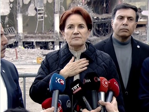 Meral Akşener’den deprem isyanı: 'Bir kişi istifa etmez mi kardeşim' Meral Akşener’den deprem isyanı: 'Bir kişi istifa etmez mi kardeşim'