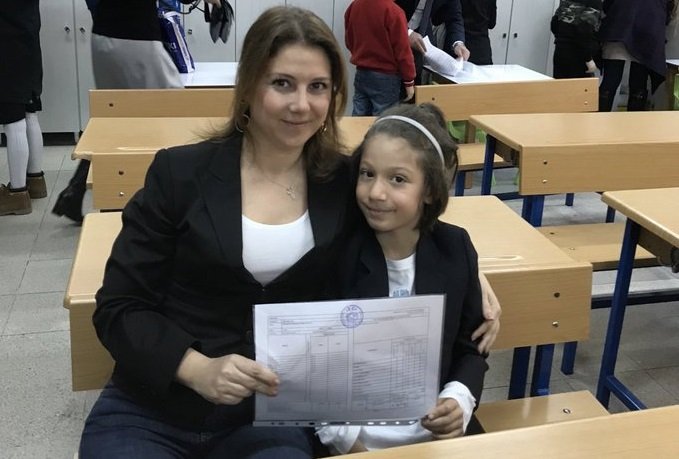 Mısra Öz'den karne paylaşımı; Bu ülkenin 20 yıllık esaretinin, en ağır bedelini ödüyoruz. Affetmiyorum. Helal etmiyorum! Mısra Öz'den karne paylaşımı; Bu ülkenin 20 yıllık esaretinin, en ağır bedelini ödüyoruz. Affetmiyorum. Helal etmiyorum!