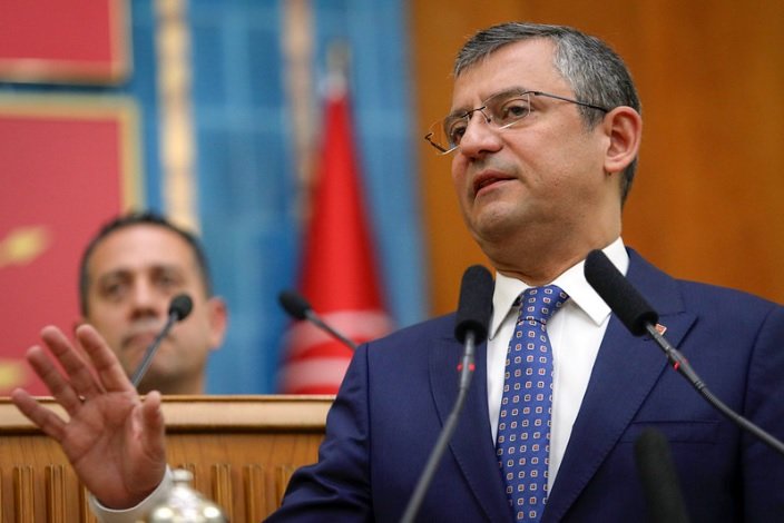 Özgür Özel; Ne değiştirirsen değiştir ama emin ol bizimle birlikte anayasa değiştiremeyeceksin! Özgür Özel; Ne değiştirirsen değiştir ama emin ol bizimle birlikte anayasa değiştiremeyeceksin!