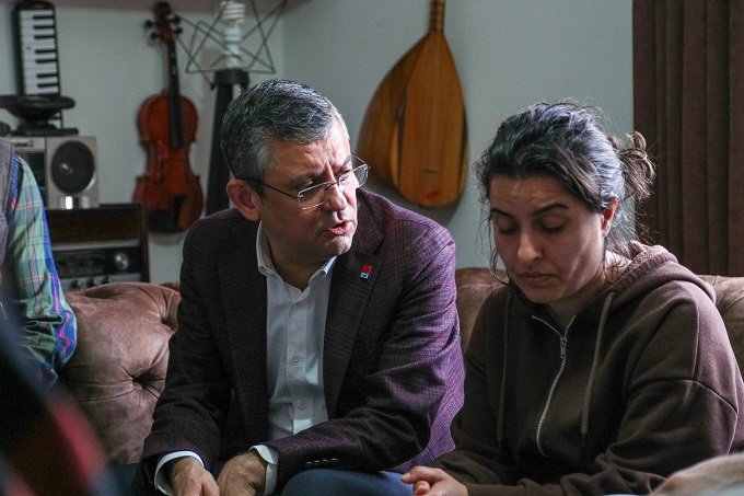 Özgür Özel, Yunus Emre Göçer'in Ailesini Ziyaret Etti