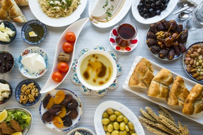 Ramazan ayında nasıl beslenmeliyiz? Ramazan ayında nasıl beslenmeliyiz?