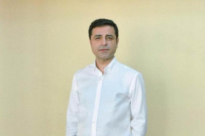 Selahattin Demirtaş; insanlıktan nasibini almamış bu ilaç çeteleri, SGK’ya bu sahte kanser ilaçlarını satabiliyor?