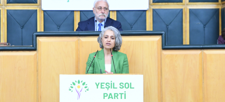 Yeşil Sol Parti Eş Sözcüsü Çiğdem Kılıçgün Uçar; 'Bu iktidar eğer deprem vergilerini deprem için kullanmış olsaydı belki de bu vergi yükü olmayacaktı'