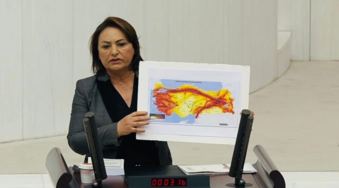 Yıkılan bina sayısı ölümlerin daha çok olduğunu gösteriyor Yıkılan bina sayısı ölümlerin daha çok olduğunu gösteriyor