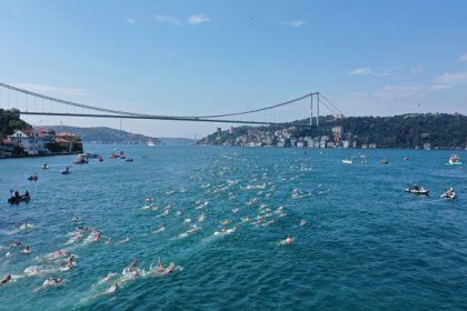 35. Samsung Boğaziçi Kıtalararası Yüzme Yarışı’nda Yüzücüler kıtaları birleştirdi