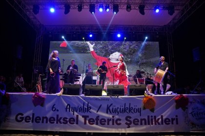 Ayvalık, Küçükköy'de 6’ncısı düzenlenen Teferic Şenliklerinde Suzan Kardeş rüzgarı esti