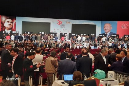 CHP 38. Olağan İstanbul İl Kongresinde oy verme işlemi saat: 23.00'da başladı
