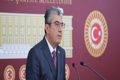 CHP Grup Bakanvekili Doç. Dr. Gökhan Günaydın; 'Ülkenin dağ gibi biriken sorunları varken kendi ikballerinin peşine düşmüş bir cumhurbaşkanlığı hükümet sisteminin yürütücüsü ve onun şürekası ile karşı karşıyayız'