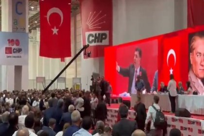 CHP İzmir'de il başkanlığı seçimi yapılıyor; Blok-çarşaf liste kavgası ile başlayan kongrede 2 isim yarışıyor!