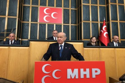 Devlet Bahçeli; 'Sayın Recep Tayyip Erdoğan’ın Cumhurbaşkanı adaylığı bal gibi, buz gibi yasaya uygundur, anayasa uygundur, ahlaken ve hukuken de meşrudur'