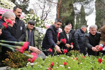 Devlet Eski Bakanı Adnan Kahveci, Vefatının 30’uncu yıl dönümünde Kartal’da mezarı başında anıldı