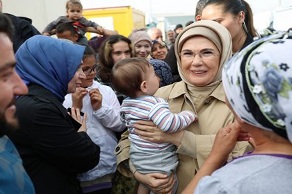 Emine Erdoğan, Hatay’da depremzedelerle bir araya geldi