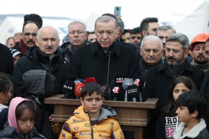 Erdoğan, Adıyaman’da deprem bölgesinde incelemelerde bulundu