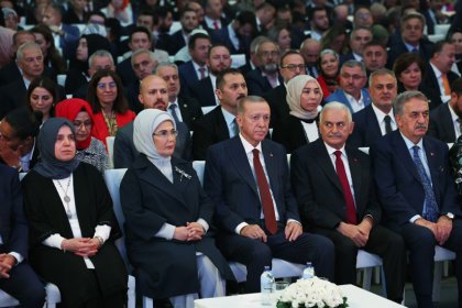 Erdoğan, AKP'nin 4. Olağaüstü kongresinde konuştu; 'yeni müjdeler vermeye devam edeceğiz'