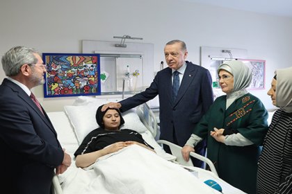 Erdoğan, depremzede çocukları hastanede ziyaret etti