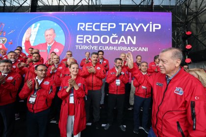 Erdoğan; Diğer alanlarda olduğu gibi savunmada da tam bağımsız Türkiye hedefimize ulaşana kadar gece gündüz demeden çalışacağız!