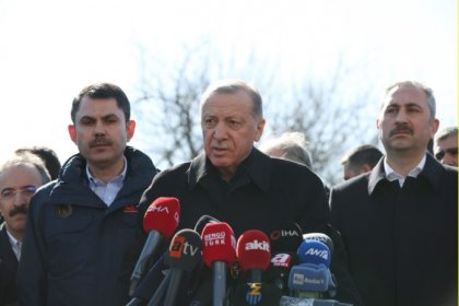 Erdoğan, Gaziantep’te deprem bölgesinde incelemelerde bulundu