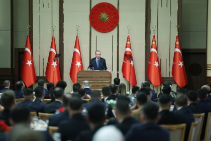 Erdoğan, gençlik buluşmasında açıkladı; 'Vakti geldiğinde ülkeye ve millete hizmet etme sorumluluğunu tümüyle sizlere bırakıp kendi köşemize çekilecek, torunlarımızı seveceğiz'