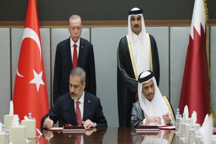 Erdoğan, Katar’da resmî törenle karşılandı