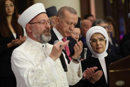 Erdoğan; 'Rabbim, bizi milletimize ve dostlarımıza mahcup etmesin'