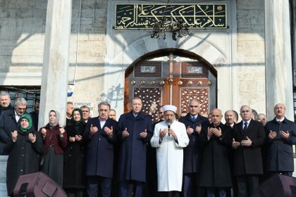 Erdoğan, restorasyonu tamamlanan Yeni Camii'nin açılışını gerçekleştirdi
