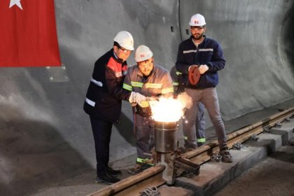 İBB başkanı İmamoğlu, Ümraniye-Ataşehir-Göztepe metro hattına döşenecek ilk rayları kaynattı