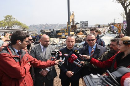 İBB ekipleri,Mimar Sinan’ın eşsiz eseri Kuşkonmaz Camiinin estetiğini bozan kaçak yapıyı yıktı