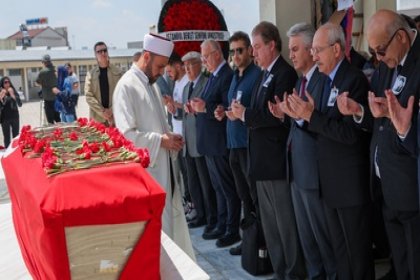 Kemal Kılıçdaroğlu, Sanatçı Suna Kan’ın cenaze törenine katıldı