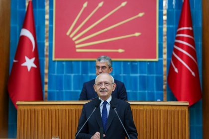 Kılıçdaroğlu; 'Bana demokrasiden, sivil anayasadan söz ediyorlar, hukuktan söz ediyorlar. Sen onu benim külahıma anlat. Hayatın gerçeği çok farklı!'