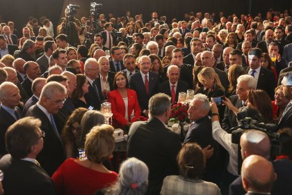 Kılıçdaroğlu; Büyük Önder Atatürk ve yol arkadaşları düşünü kurdukları Cumhuriyet’i inşa ettiler. Bizlere düşen görev ise güzel Cumhuriyetimizi, demokrasi ile taçlandırmaktır!