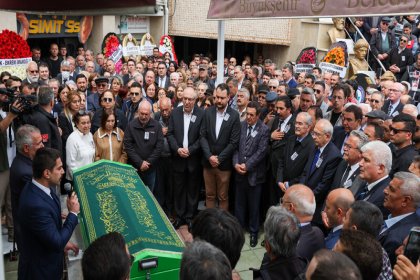 Kılıçdaroğlu, eşi Selvi Kılıçdaroğlu’nun ağabeyi Prof. Dr. Hüseyin Özdağ’ın cenaze törenine katıldı