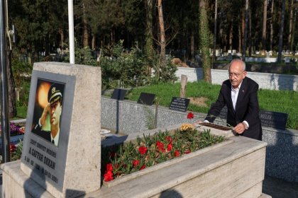 Kılıçdaroğlu; 'Rahmetli Gaffar Okkan’ın mezarına gittim, dua ettim. İzin vermeyeceğiz diye söz verdim'