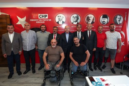 Kılıçdaroğlu, Şehit Aileleri ve Gaziler Koordinasyon Merkezi’ni ziyaret etti