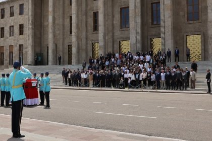 Kılıçdaroğlu, TBMM'de 16. Dönem Gaziantep Milletvekili Ahmet Karahan'ın cenaze törenine katıldı