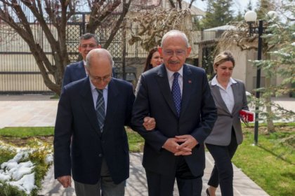 Kılıçdaroğlu, Türkiye Cumhuriyeti 10’uncu Cumhurbaşkanı Ahmet Necdet Sezeri evinde ziyaret etti