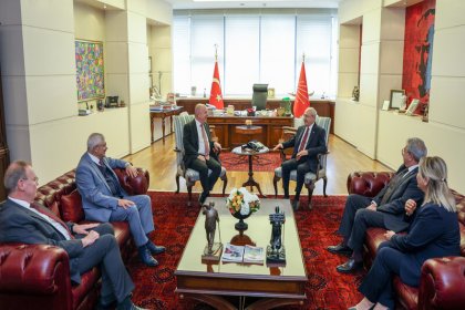 Kılıçdaroğlu, Zafer Partisi Genel Başkanı Ümit Özdağ ile CHP Genel Merkezinde bir araya geldi